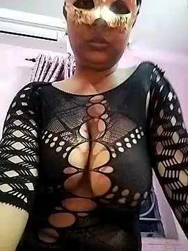 Snapshot of royaldoll-143 chatting on 10.27.25 royaldoll-143 online show from 10.27.25