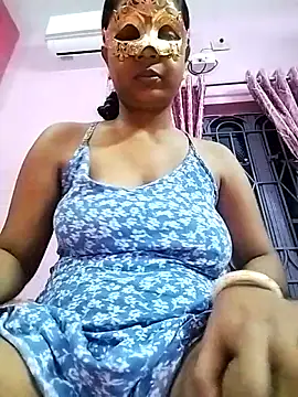 Snapshot of royaldoll-143 chatting on 10.29.25 royaldoll-143 online show from 10.29.25