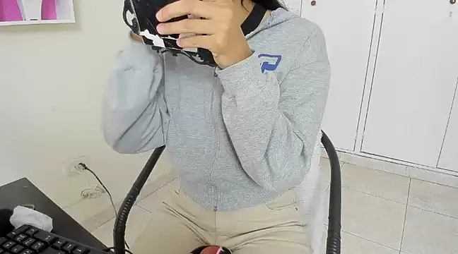 Snapshot of ASIAM_BRUNET chatting on 02.27.25 ASIAM BRUNET online show from 02.27.25