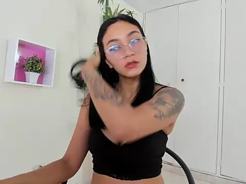 Snapshot of ASIAM_BRUNET chatting on 10.29.25 ASIAM BRUNET online show from 10.29.25