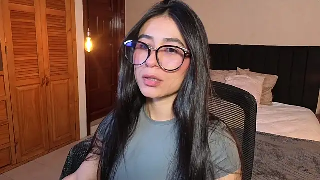 ChloeTurner  online show from 04.27.26