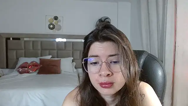 zoecruzz online show from 12.22.25