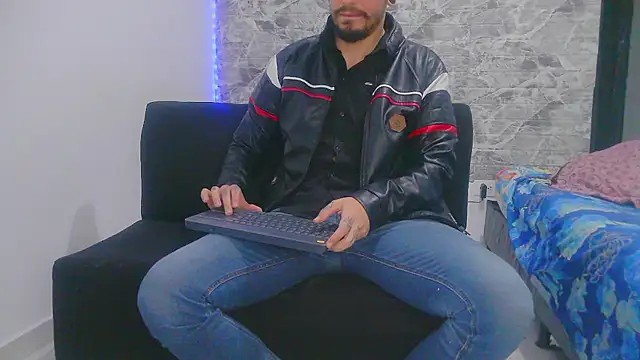 Aaron kwok28 online show from 12.20.24