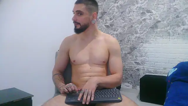 Aaron kwok28 online show from 09.18.25