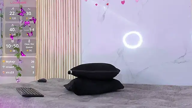 Snapshot of Aria_montgomeri chatting on 02.25.25 Aria montgomeri online show from 02.25.25