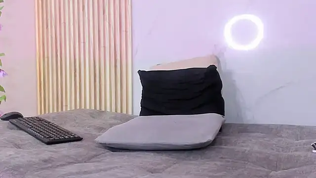 Snapshot of Aria_montgomeri chatting on 03.22.25 Aria montgomeri online show from 03.22.25