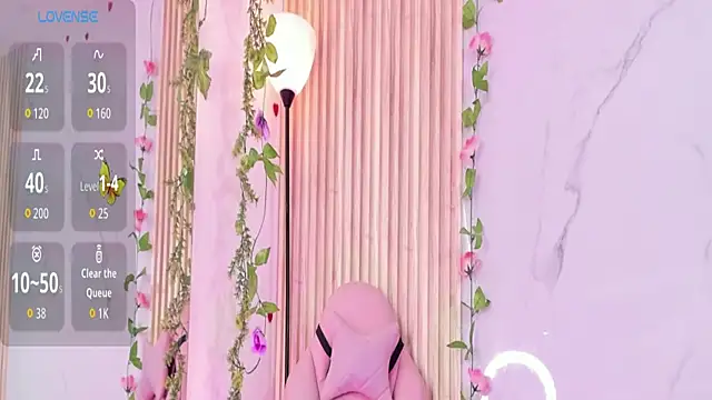 Snapshot of Aria_montgomeri chatting on 12.15.25 Aria montgomeri online show from 12.15.25