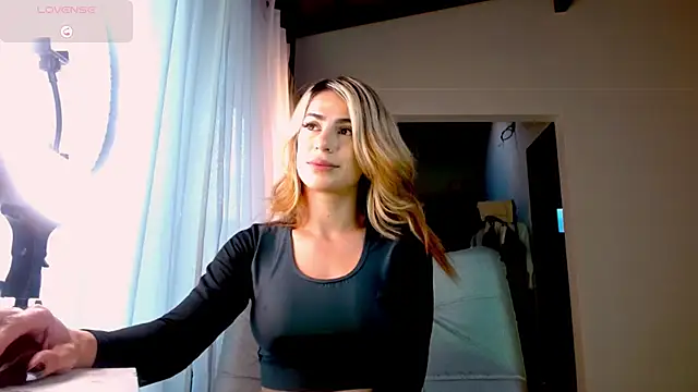 Snapshot of greyslopez chatting on 01.16.25 greyslopez online show from 01.16.25