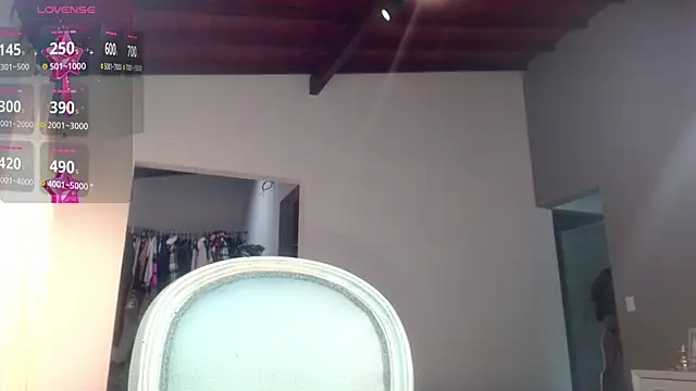 Snapshot of greyslopez chatting on 02.11.25 greyslopez online show from 02.11.25