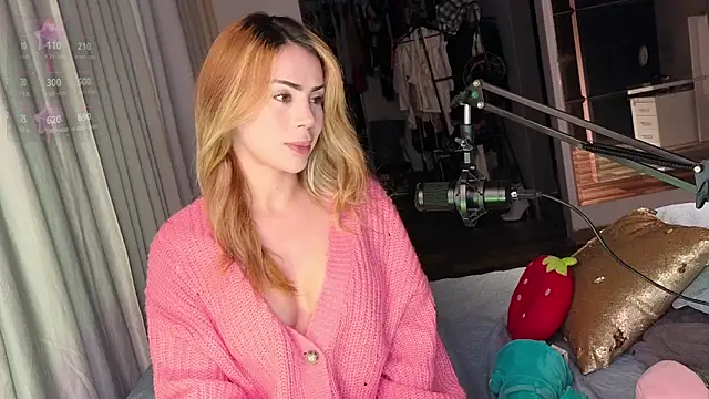 Snapshot of greyslopez chatting on 12.04.25 greyslopez online show from 12.04.25