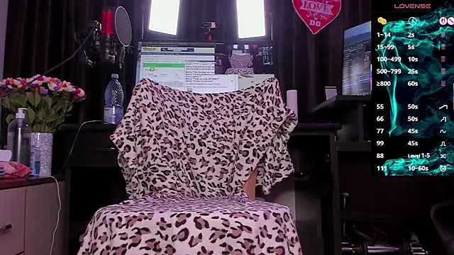 Raissa sky26 online show from 10.23.25