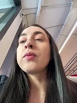 Holly Play online show from 02.04.25