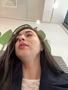 Holly Play online show from 02.17.25