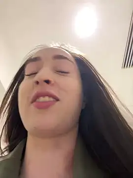 Holly Play online show from 03.11.25