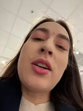 Holly Play online show from 03.21.25