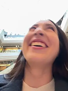 Holly Play online show from 03.21.25