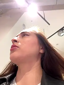 Holly Play online show from 09.15.25