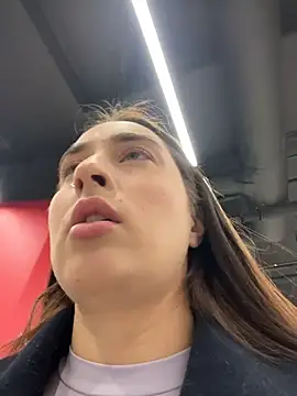 Holly Play online show from 11.16.25