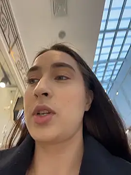 Holly Play online show from 11.19.25