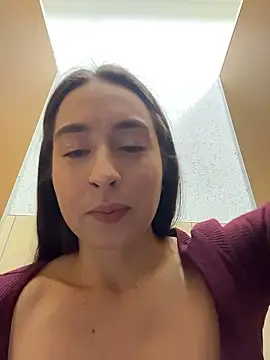 Holly Play online show from 01.10.26