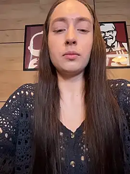 Holly Play online show from 04.27.26