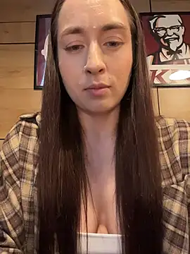 Holly Play online show from 05.19.26