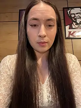 Holly Play online show from 06.19.26