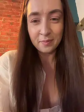 Holly Play online show from 07.24.26
