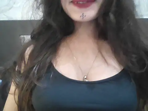 Snapshot of krati74 chatting on 09.28.25 krati74 online show from 09.28.25