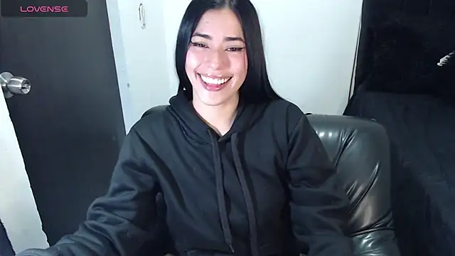 Snapshot of LESLIEBLACK_ chatting on 01.24.25 LESLIEBLACK online show from 01.24.25