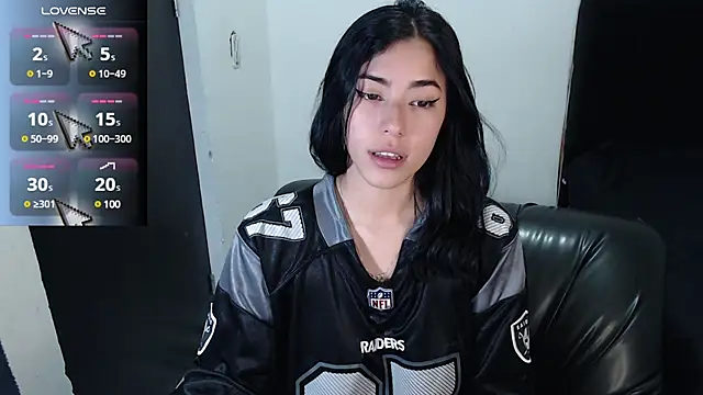 Snapshot of LESLIEBLACK_ chatting on 01.31.25 LESLIEBLACK online show from 01.31.25