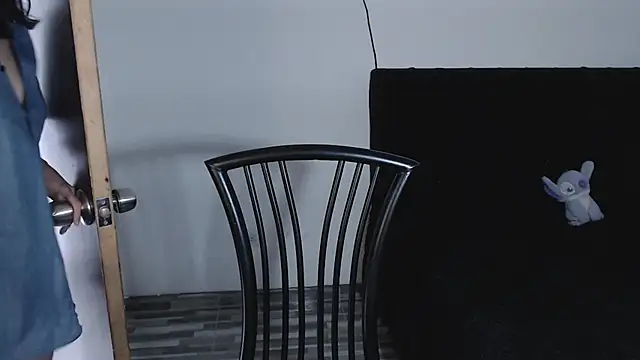 Snapshot of LESLIEBLACK_ chatting on 02.19.25 LESLIEBLACK online show from 02.19.25