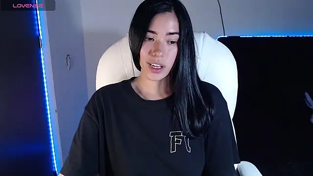 Snapshot of LESLIEBLACK_ chatting on 03.07.25 LESLIEBLACK online show from 03.07.25