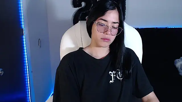 Snapshot of LESLIEBLACK_ chatting on 03.12.25 LESLIEBLACK online show from 03.12.25