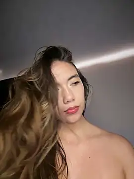 Iris lee online show from 04.28.26