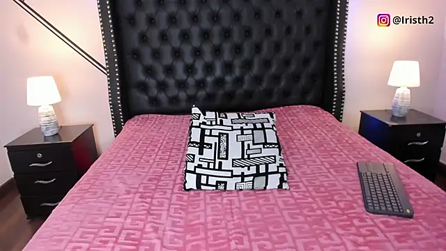 Iris Thompson  online show from 03.09.25