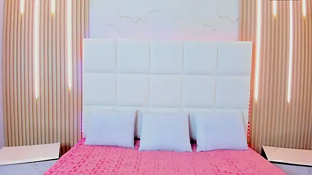 Iris Thompson  online show from 10.18.25