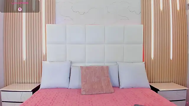 Iris Thompson  online show from 03.10.26