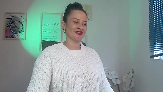 Snapshot of lucy_diiaz chatting on 02.08.25 lucy diiaz online show from 02.08.25