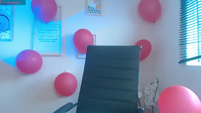 Snapshot of lucy_diiaz chatting on 02.15.25 lucy diiaz online show from 02.15.25