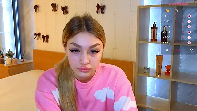 Snapshot of Ella_Milla chatting on 12.25.24 Ella Milla online show from 12.25.24