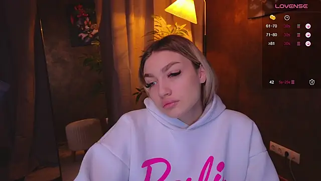 Snapshot of Ella_Milla chatting on 01.06.25 Ella Milla online show from 01.06.25