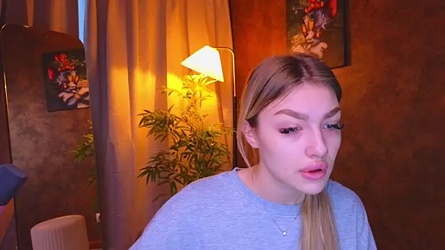 Snapshot of Ella_Milla chatting on 01.07.25 Ella Milla online show from 01.07.25