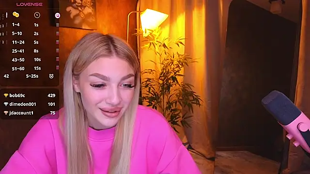 Snapshot of Ella_Milla chatting on 01.13.25 Ella Milla online show from 01.13.25