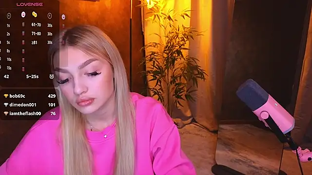 Snapshot of Ella_Milla chatting on 01.13.25 Ella Milla online show from 01.13.25