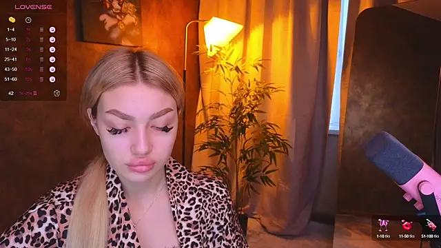 Snapshot of Ella_Milla chatting on 01.14.25 Ella Milla online show from 01.14.25