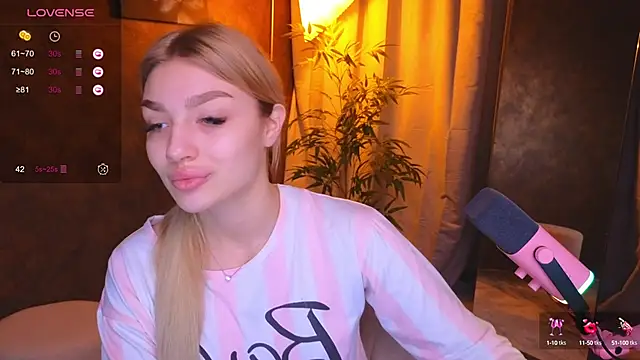 Snapshot of Ella_Milla chatting on 01.15.25 Ella Milla online show from 01.15.25