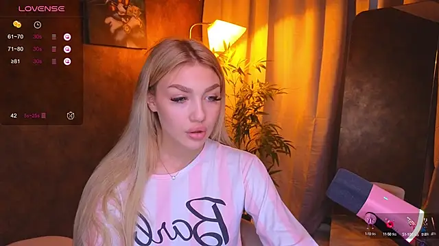 Snapshot of Ella_Milla chatting on 01.15.25 Ella Milla online show from 01.15.25