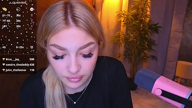 Snapshot of Ella_Milla chatting on 01.20.25 Ella Milla online show from 01.20.25