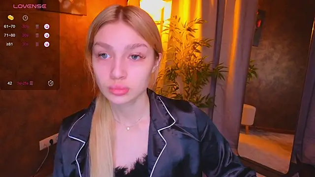 Snapshot of Ella_Milla chatting on 01.27.25 Ella Milla online show from 01.27.25